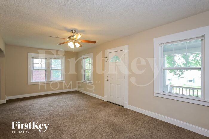 4459 N Chestnut Ave - Photo 3 of 15