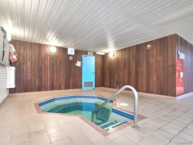 5740 Avenue Rembrandt - Photo 2 of 15