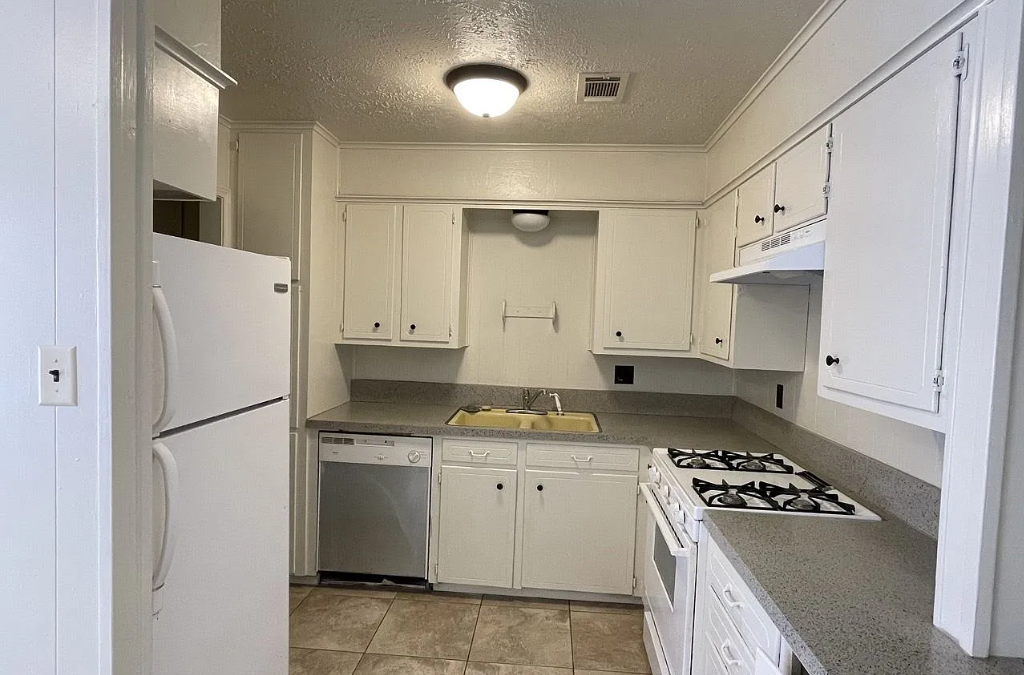 1920 Briar Oaks Dr #1920 - Photo 3 of 6