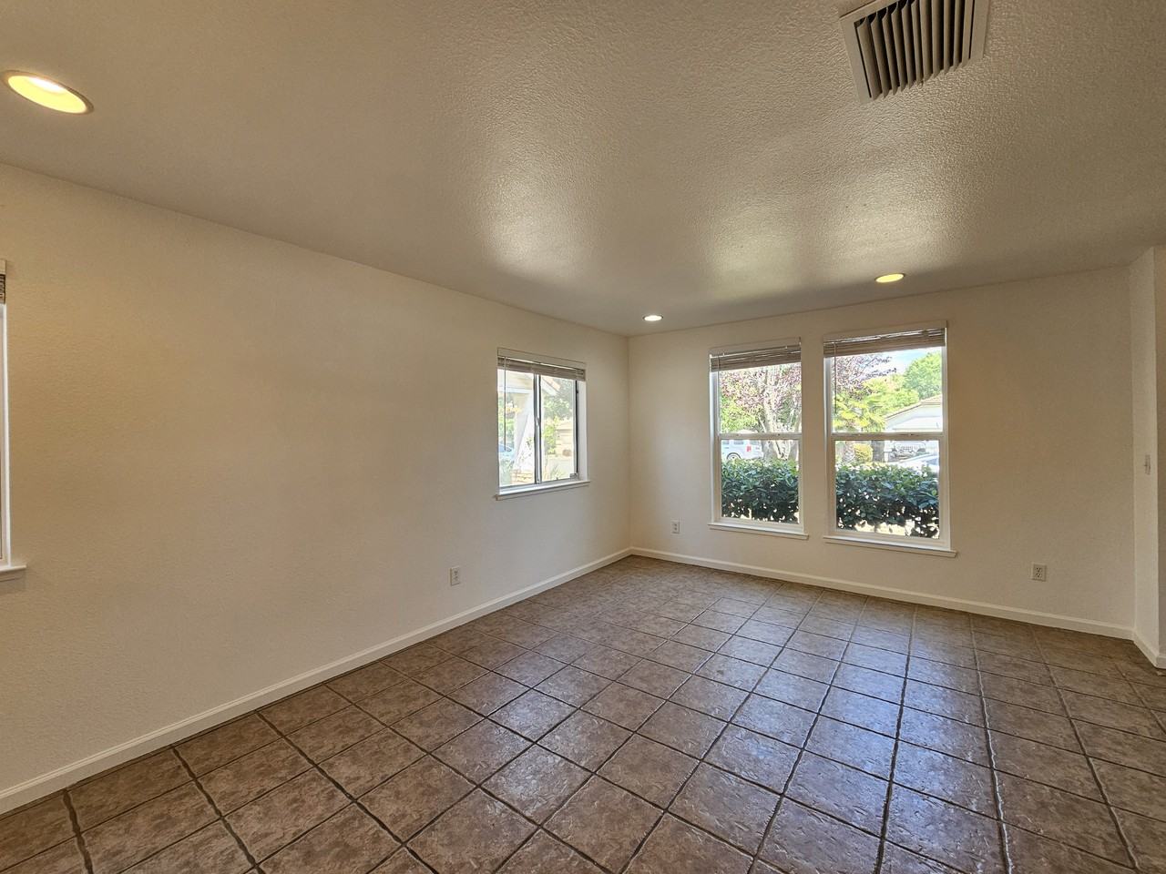 4048 Monte Verde Dr #NA - Photo 3 of 39