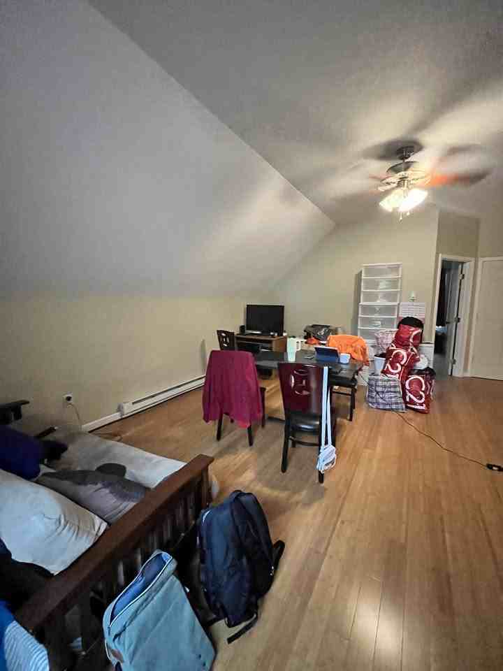 311 Kinsley St #3 - Photo 3 of 9