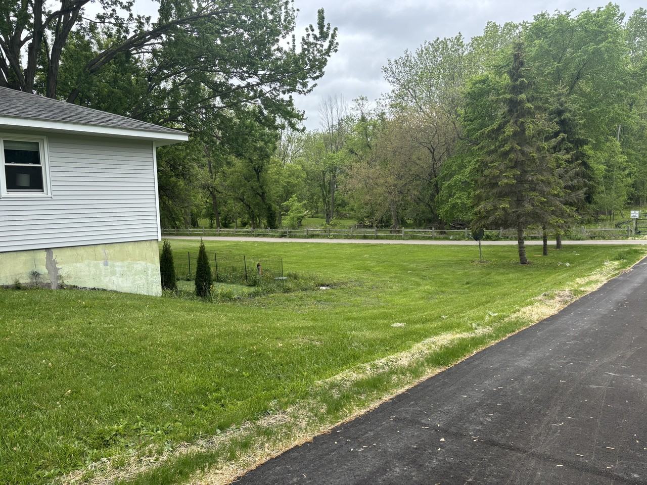 1565 Spaulding Ave Se #NA - Photo 3 of 11