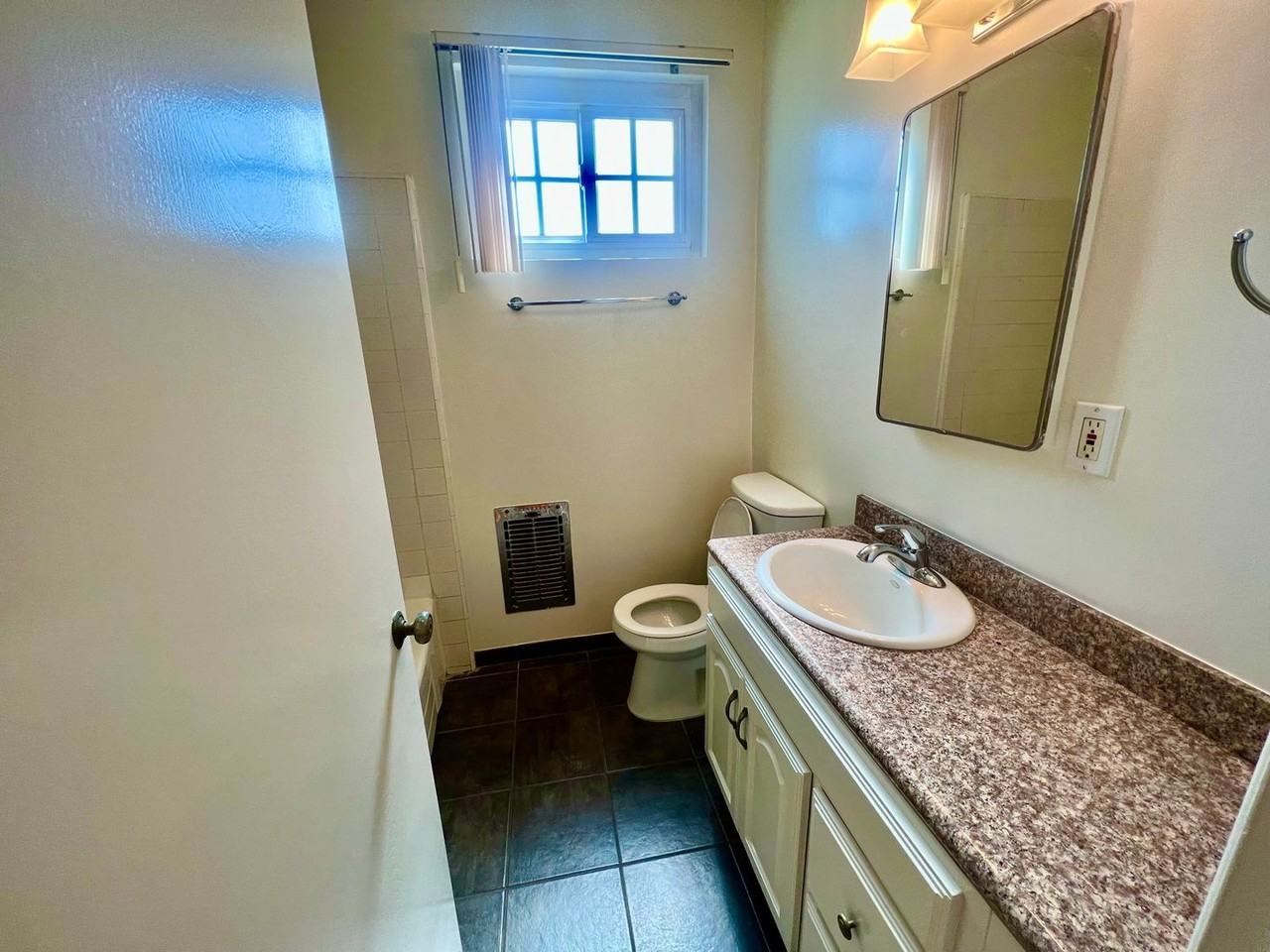 8130 Norton Ave, West Hollywood - Photo 7 of 31