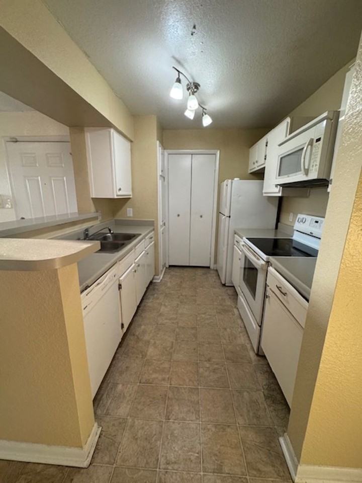 4301 Lizshire Ln #303 - Photo 3 of 16