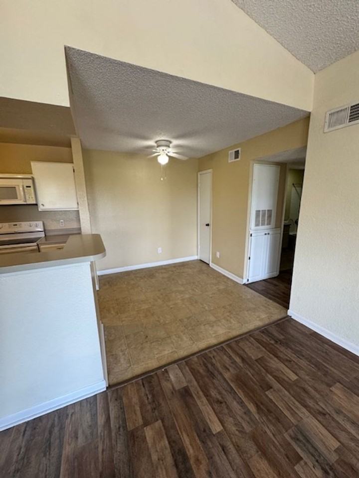 4301 Lizshire Ln #303 - Photo 5 of 16