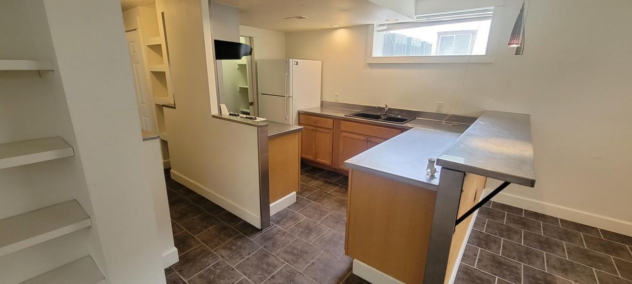 303 Center St - Photo 3 of 20