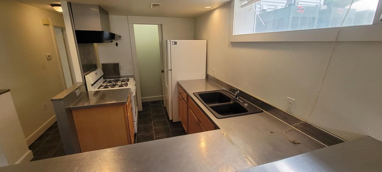 303 Center St - Photo 5 of 20