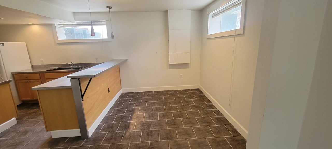 303 Center Street - Photo 5 of 10