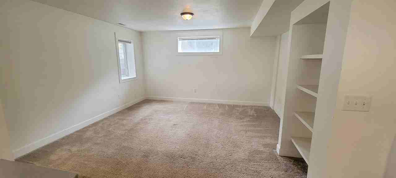 303 Center Street - Photo 6 of 10