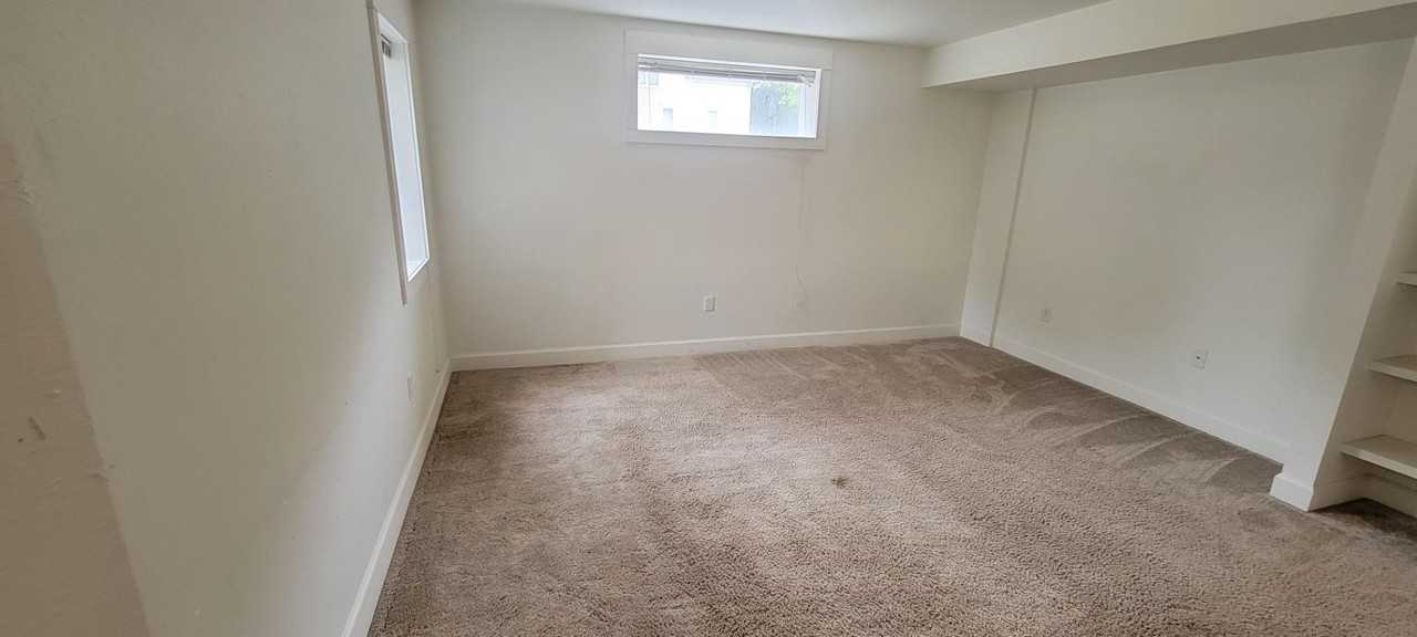 303 Center Street - Photo 7 of 10