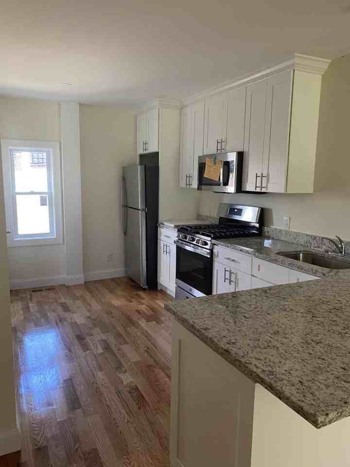 55 HOSPITAL AVE - Photo 3 of 6