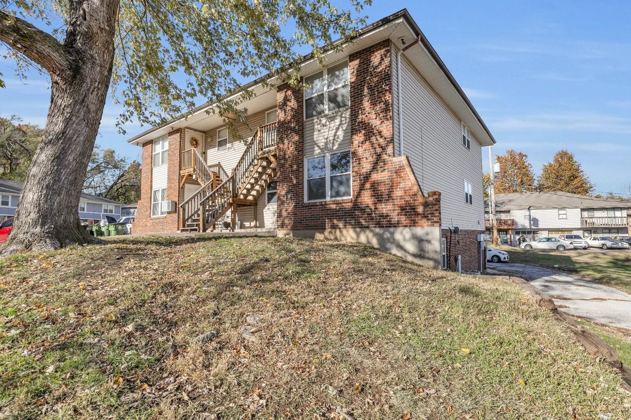 E 54th St - Photo 2 of 10