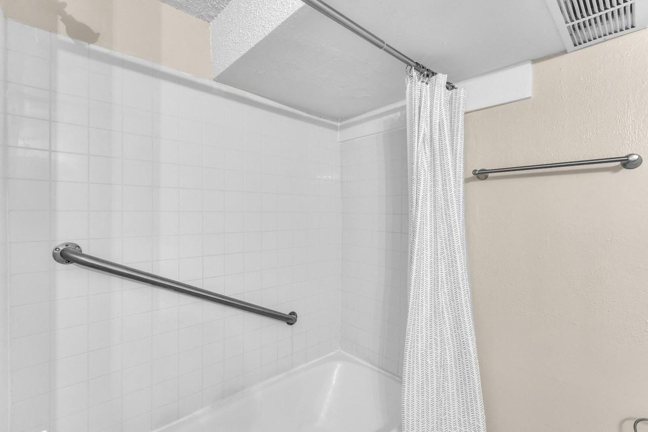 E 54th St - Photo 4 of 10