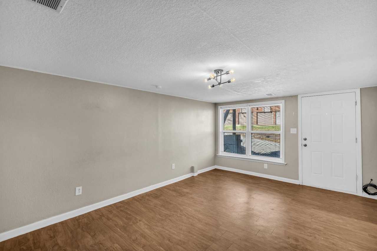 E 54th St - Photo 5 of 10