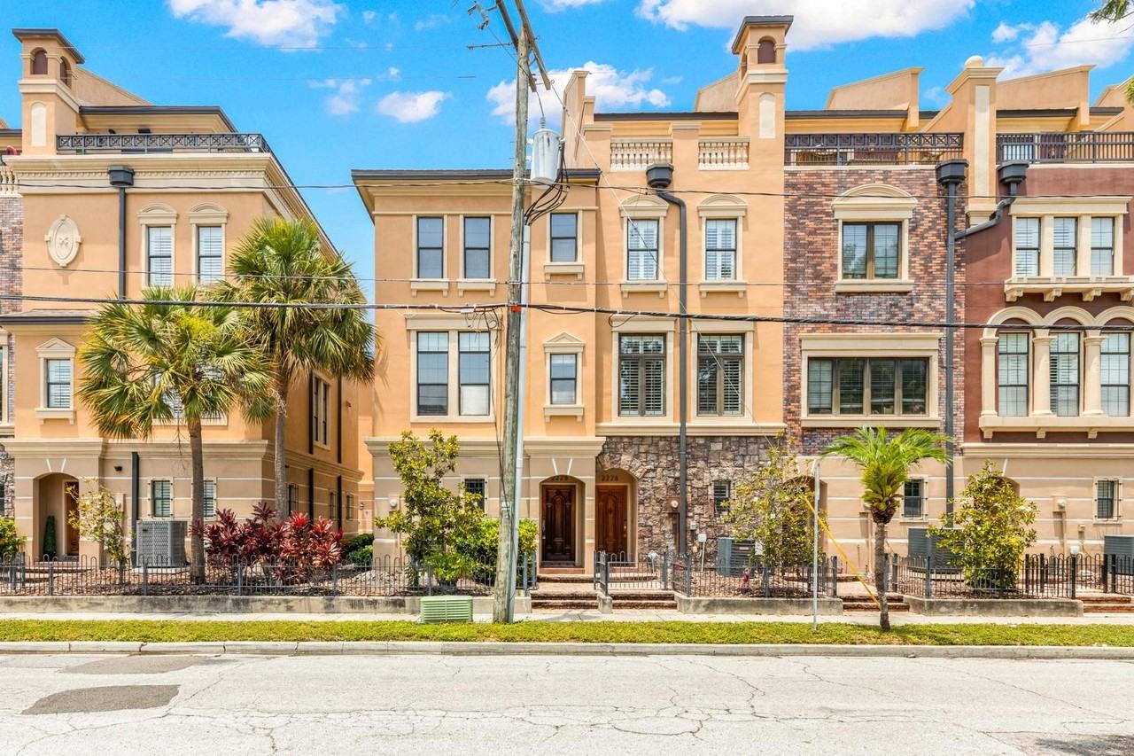 Beautiful Soho Brownstone - 2228 Soho Bay Ct - Photo 2 of 20