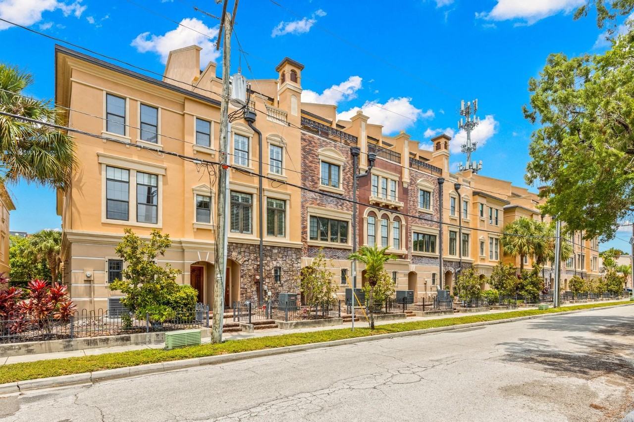 Beautiful Soho Brownstone - 2228 Soho Bay Ct - Photo 7 of 20