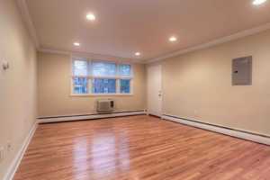 featured image of 5 E Golf Club Ln