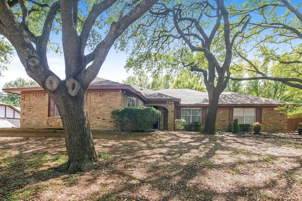 709 Nw Renfro St - Photo 3 of 16