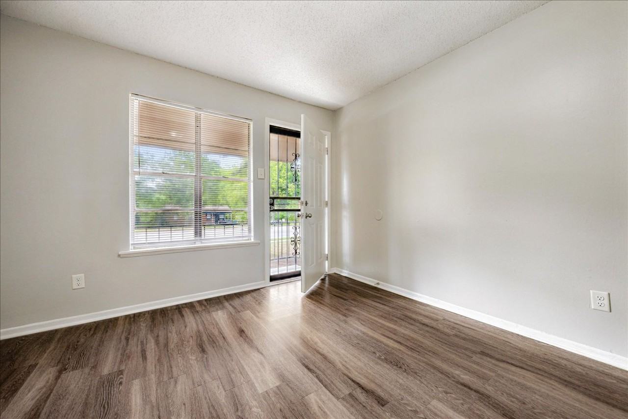 Holmes Pointe Apartments - Photo 3 of 32