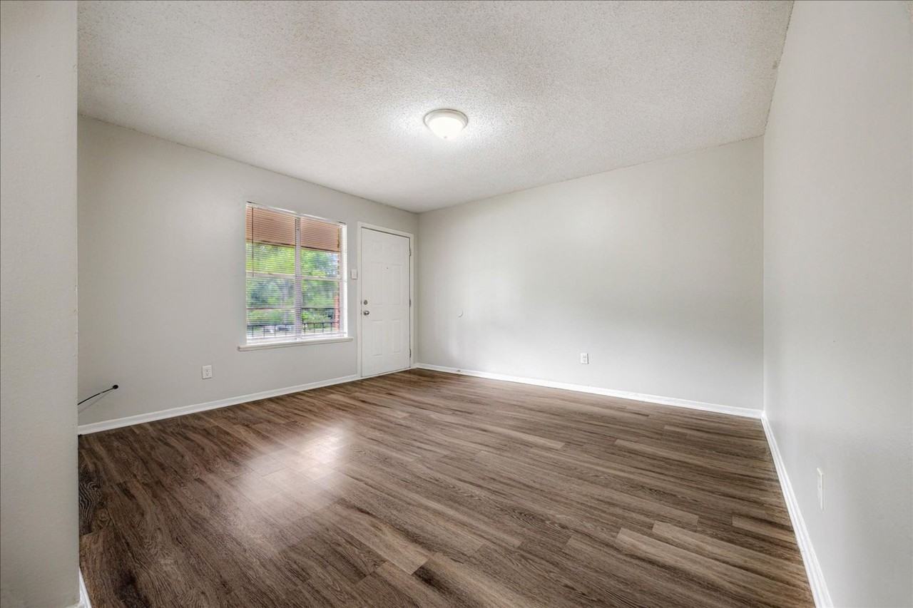 Holmes Pointe Apartments - Photo 5 of 32