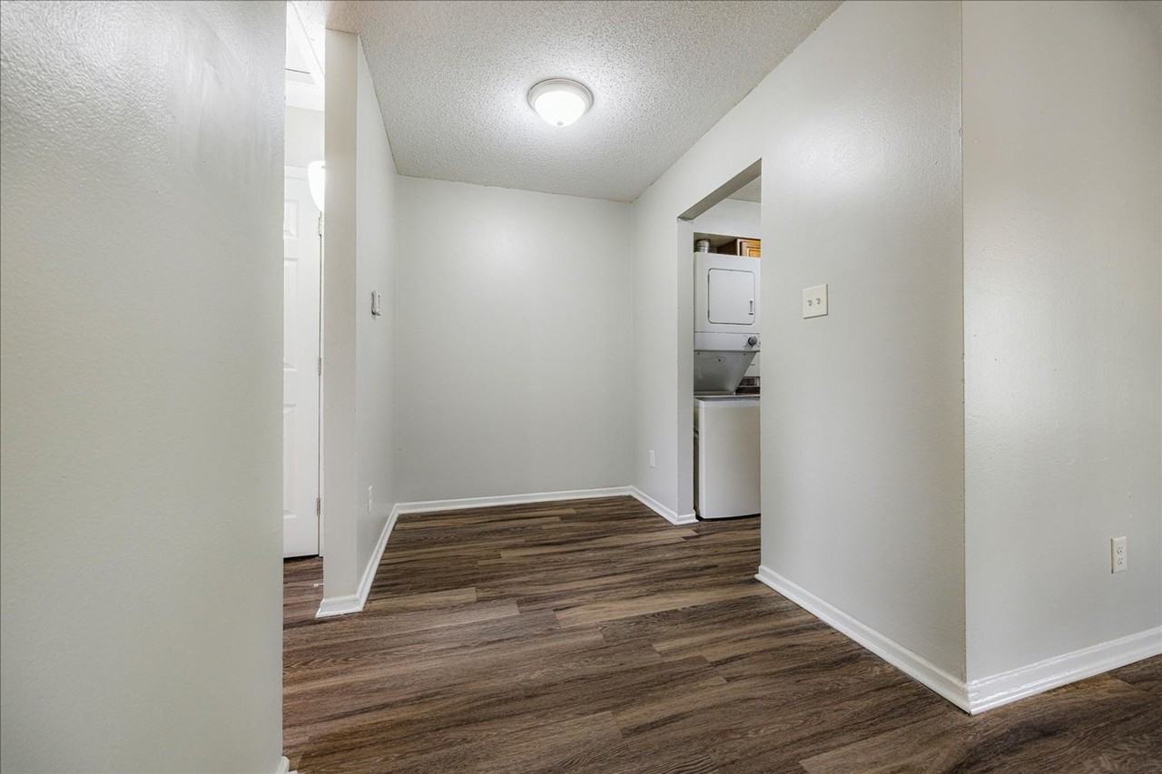 Holmes Pointe Apartments - Photo 6 of 32