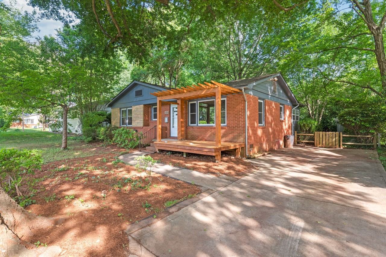 1024 Dudley Dr - Photo 2 of 27