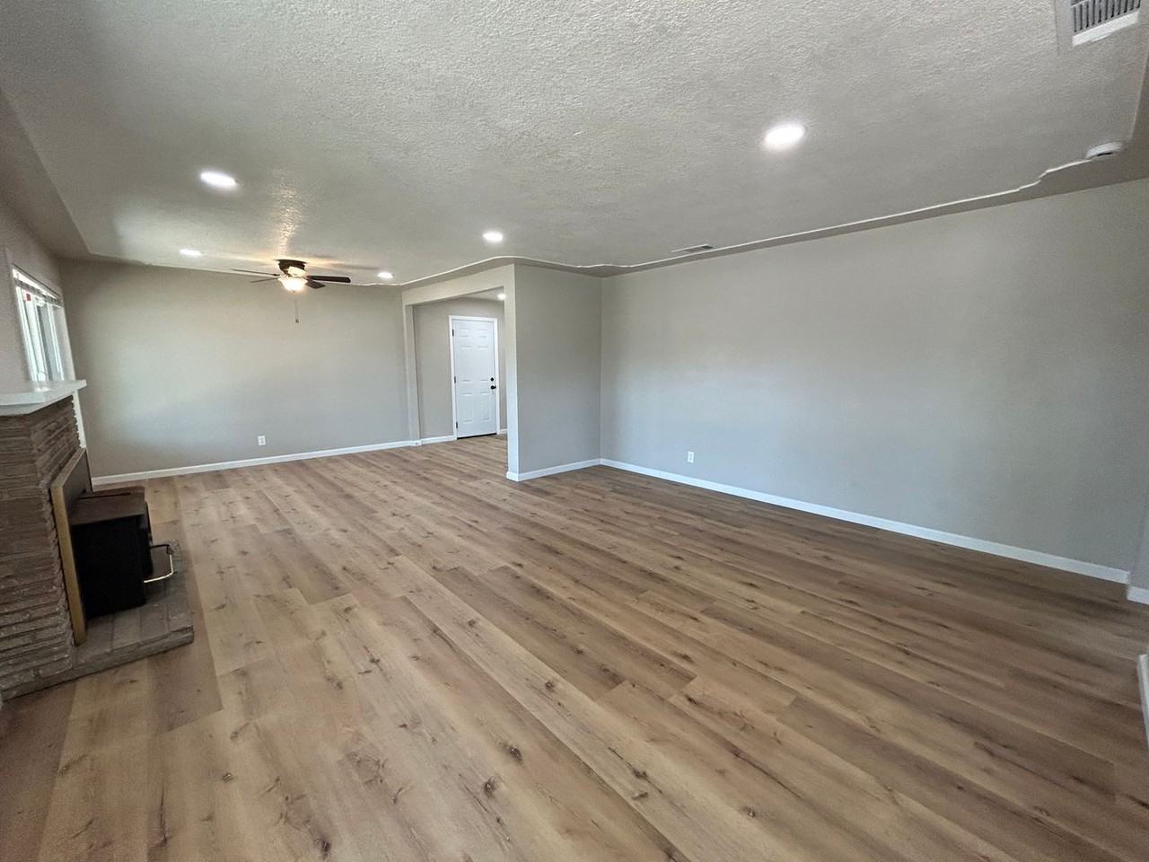 1404 Grape Ave - Photo 2 of 19