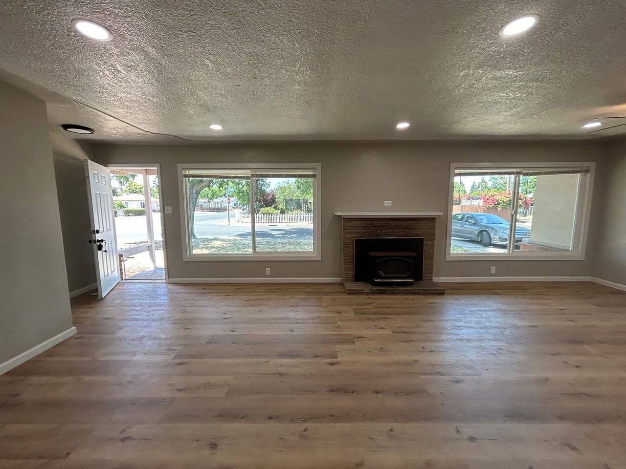 1404 Grape Ave - Photo 4 of 19