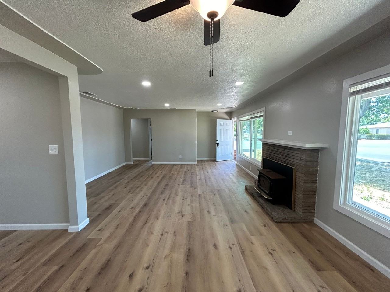 1404 Grape Ave - Photo 5 of 19