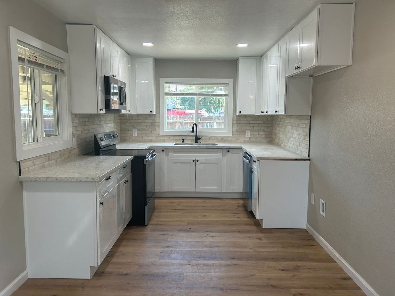 1404 Grape Ave - Photo 7 of 19