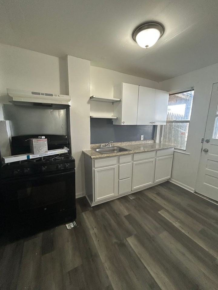 3006 Congress Rd - Photo 3 of 17