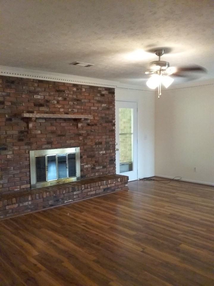 7549 Crescent Dr - Photo 2 of 8