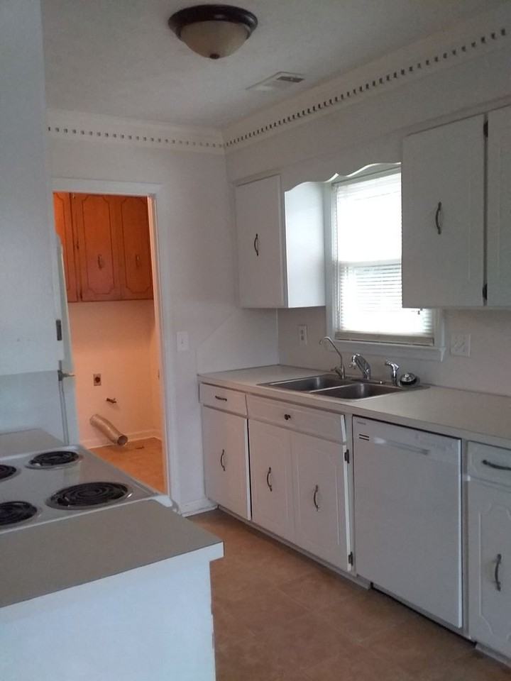 7549 Crescent Dr - Photo 4 of 8