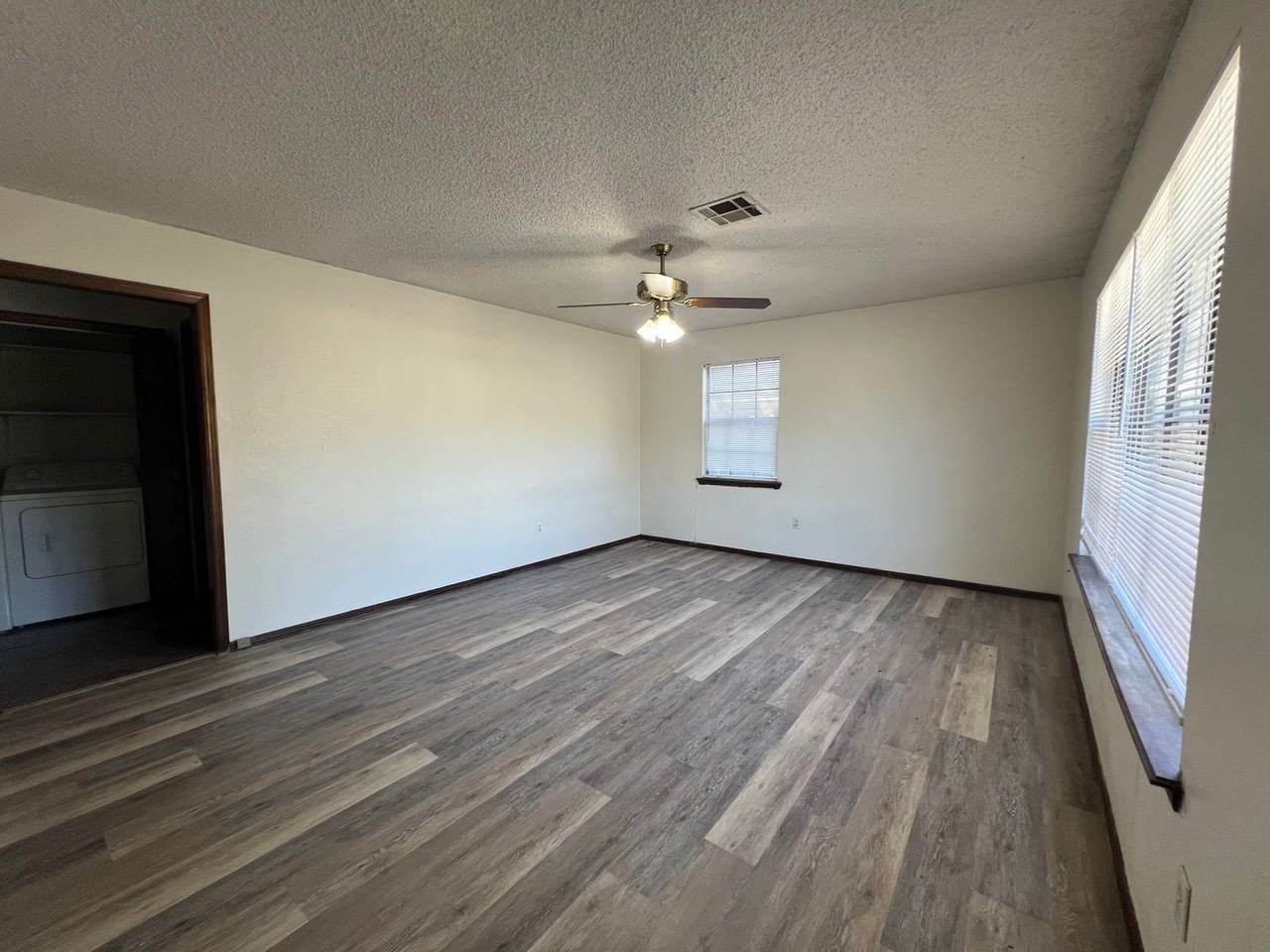 713 W Delaware St - Photo 2 of 12