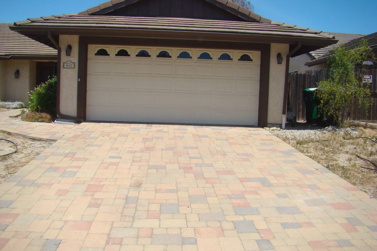 4602 Titan Ave - Photo 3 of 9