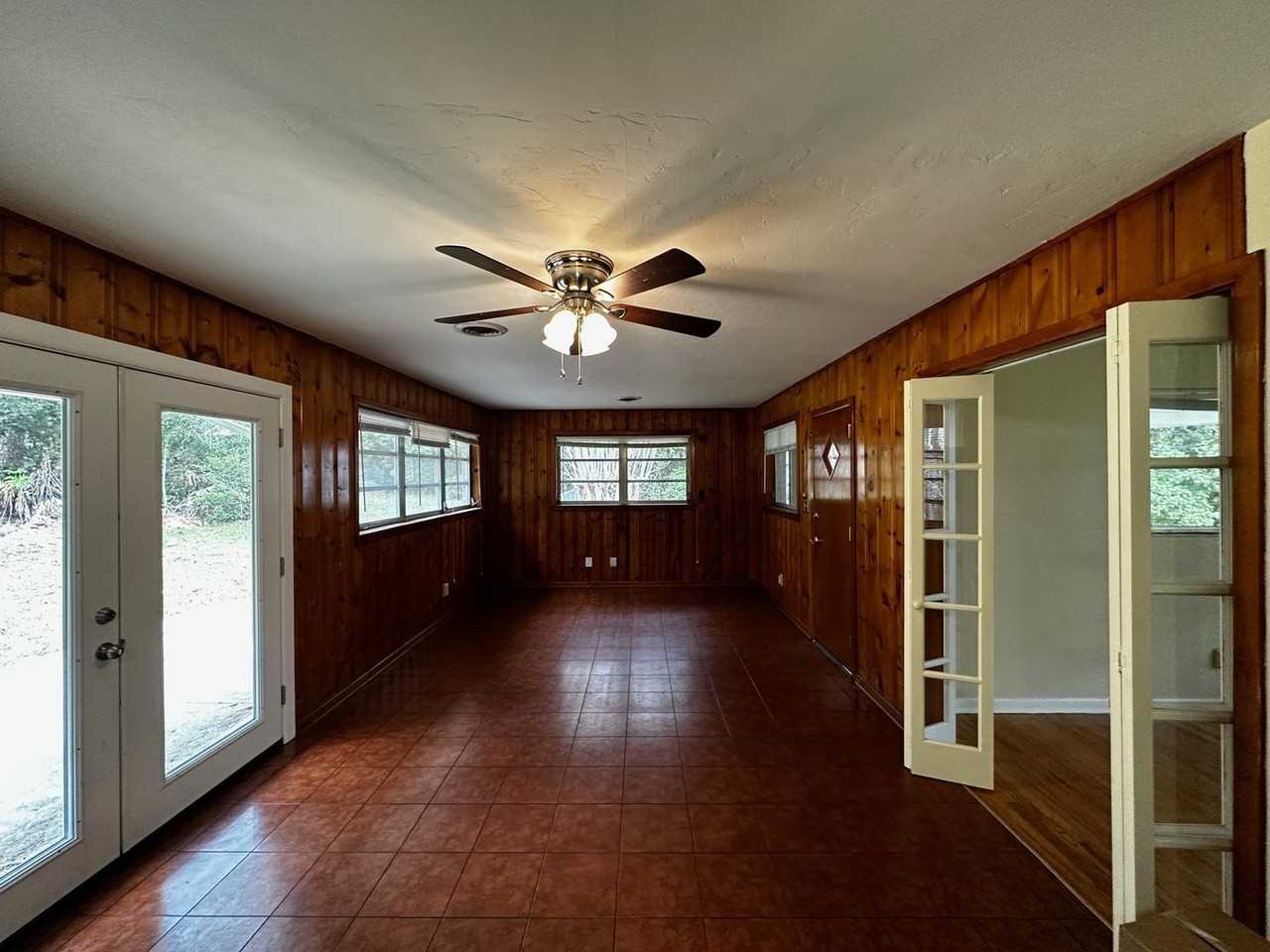 2214 Joyner Dr - Photo 2 of 14
