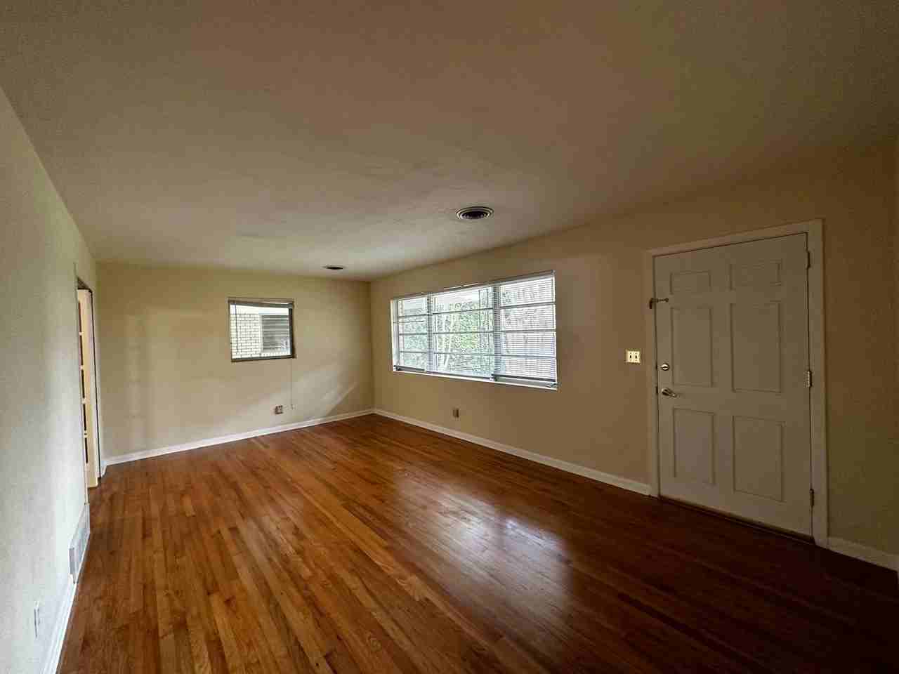 2214 Joyner Dr - Photo 4 of 14