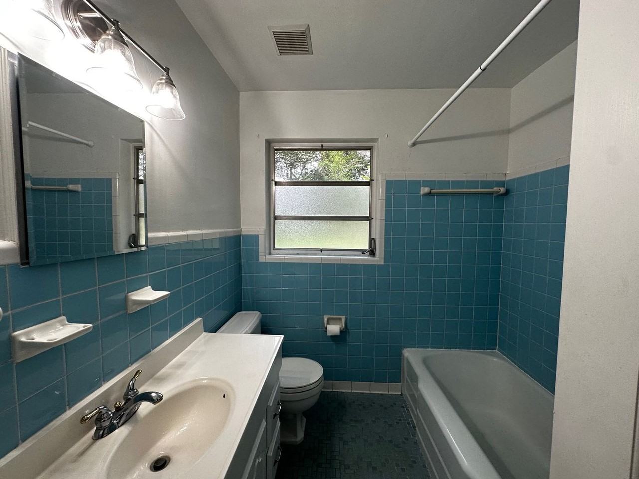 2214 Joyner Dr - Photo 5 of 14