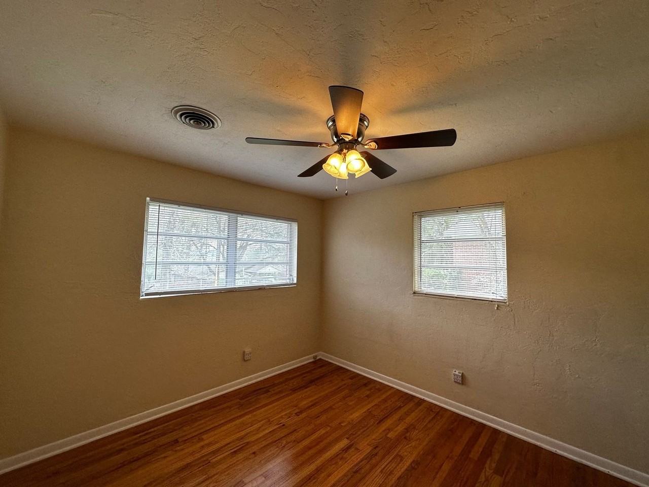 2214 Joyner Dr - Photo 6 of 14