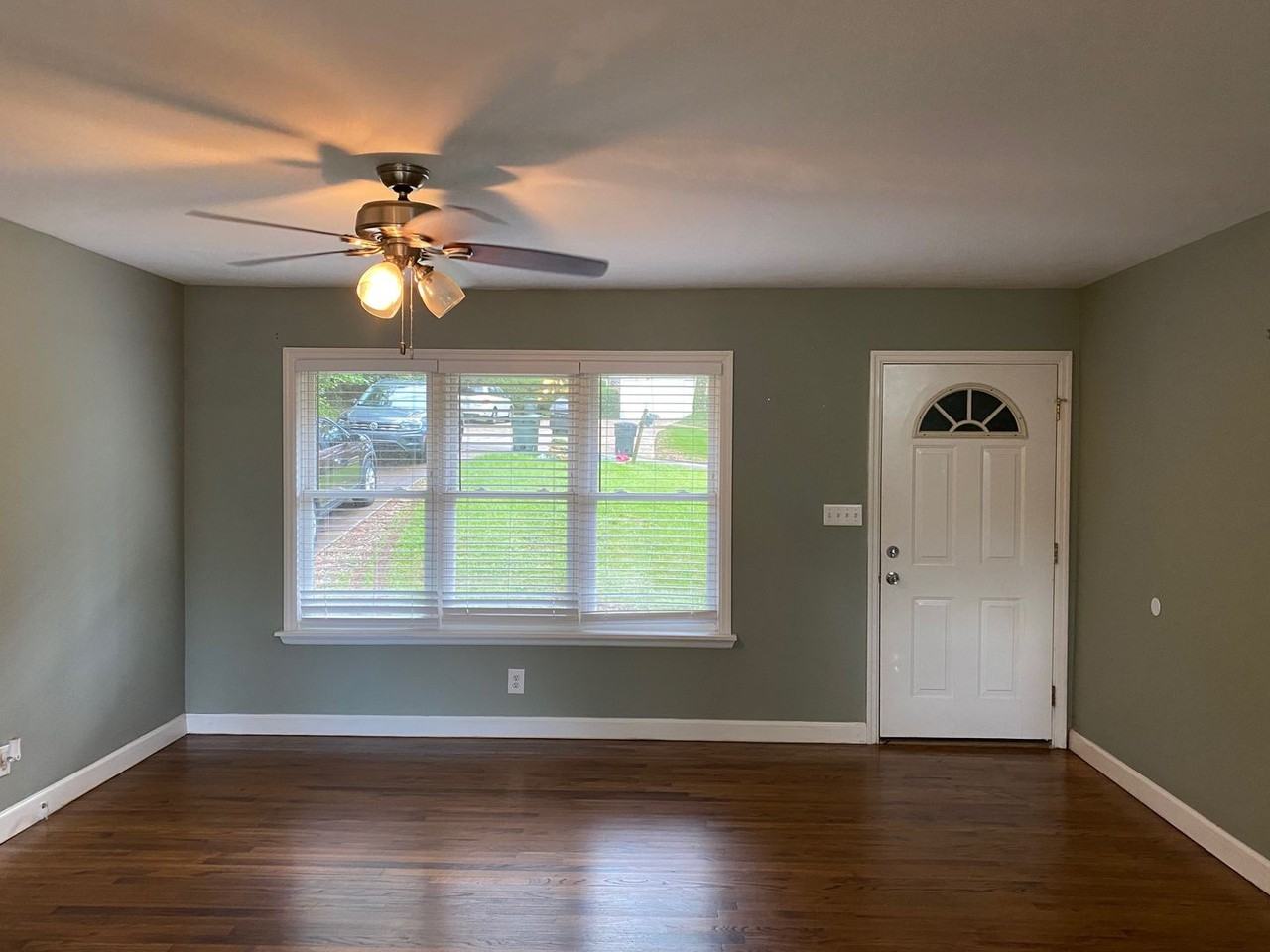 1922 Sunset Ln - Photo 2 of 16