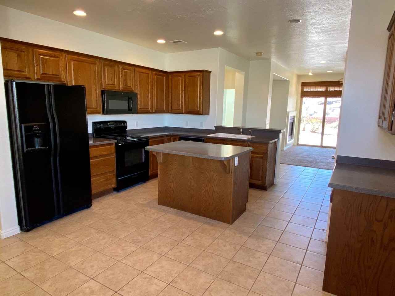 1233 N Spring Valley Dr - Photo 4 of 18