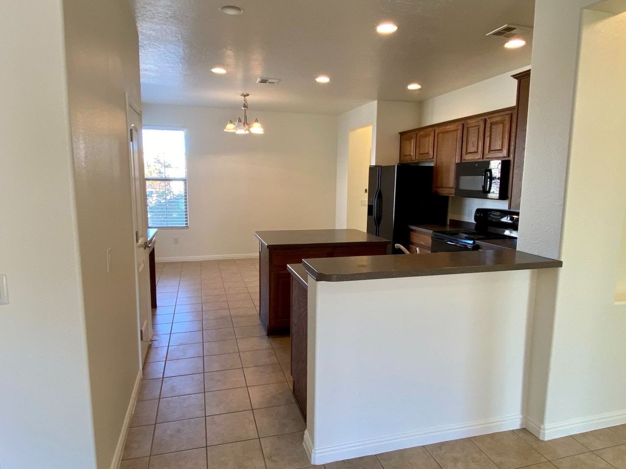 1233 N Spring Valley Dr - Photo 5 of 18