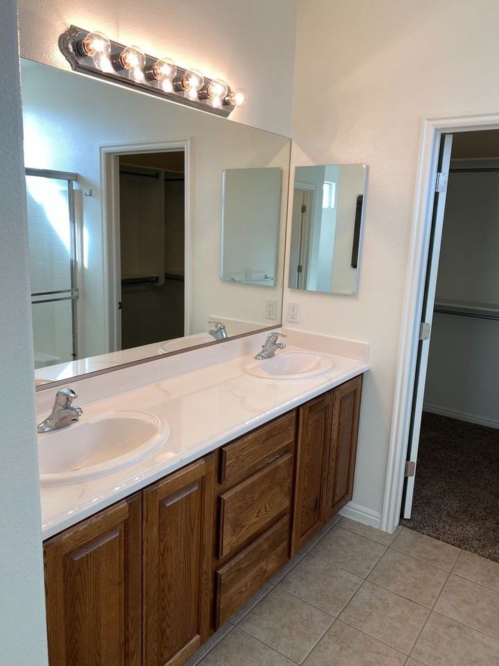 1233 N Spring Valley Dr - Photo 6 of 18