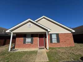 featured image of 135 Cypress Cir