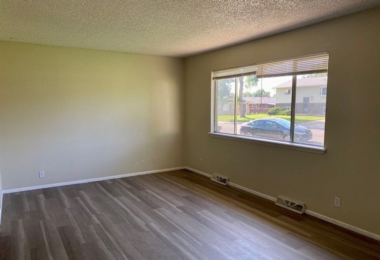 1912 W Plum St - Photo 2 of 6