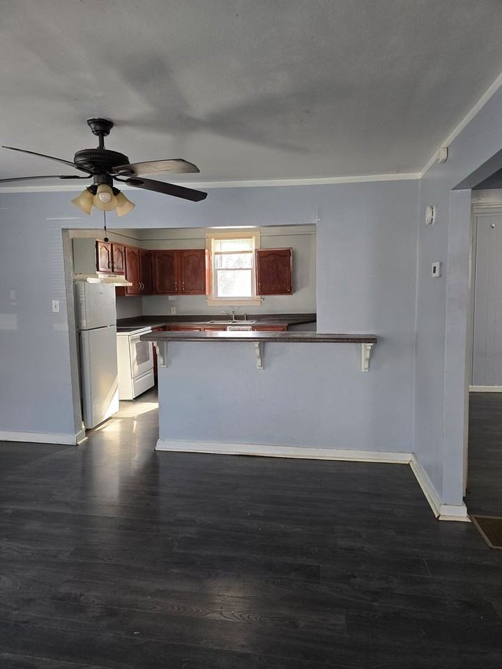2650 E 24th St - Photo 2 of 9