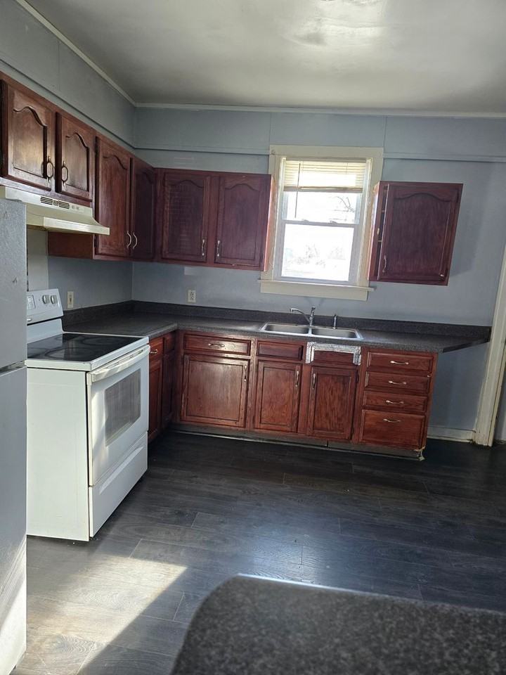 2650 E 24th St - Photo 3 of 9