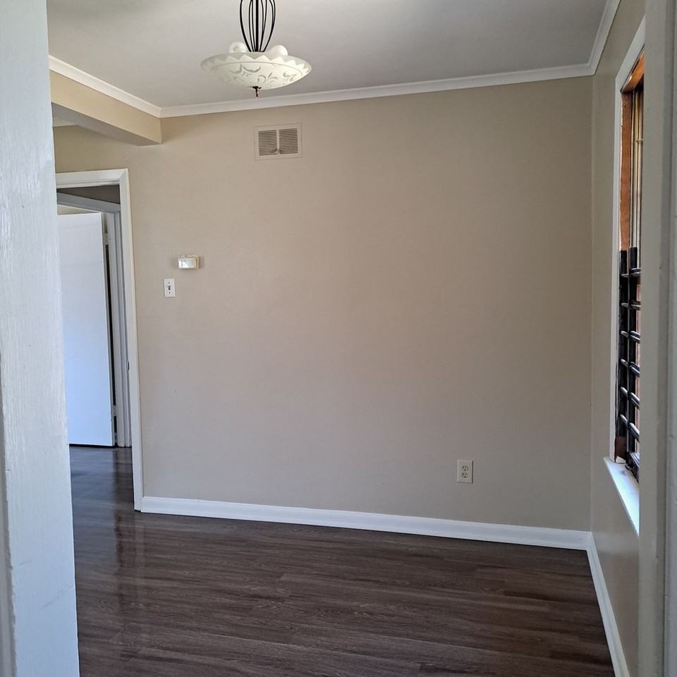 2160 Saint Elmo Ave - Photo 2 of 7