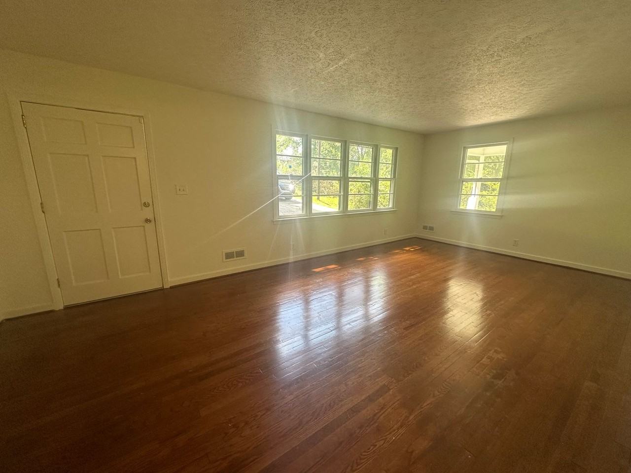 1604 Mccall Dr - Photo 3 of 18