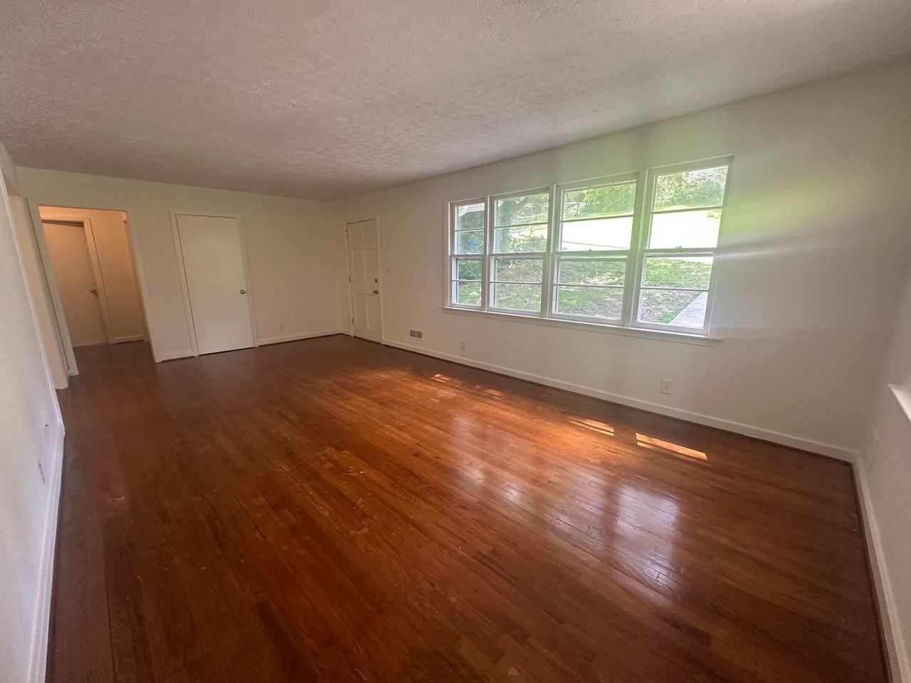1604 Mccall Dr - Photo 4 of 18